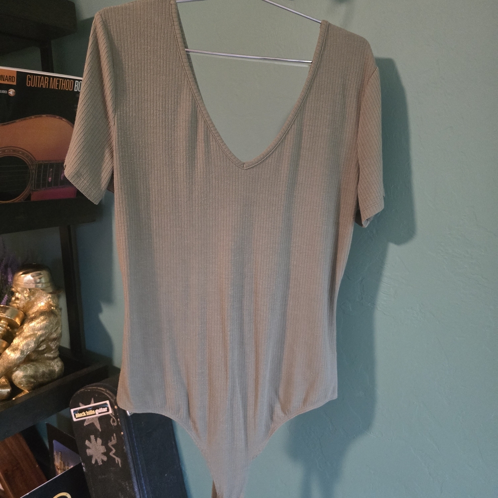 Mudd Ribbed V-Neck Bodysuit in Taupe